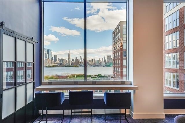 Building Photo - 1100 Maxwell Ln