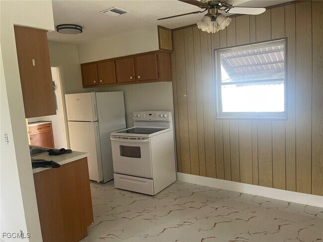 Building Photo - 121 Andros St