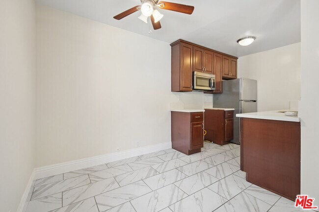 Building Photo - 1220 N Ogden Dr