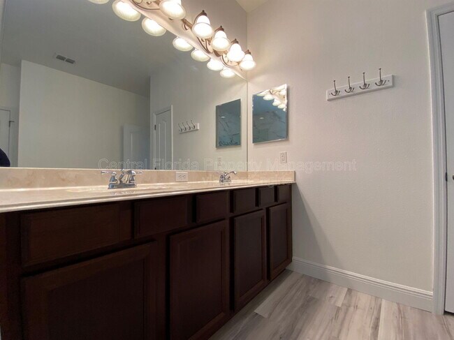 Building Photo - 13131 Penshurst Ln