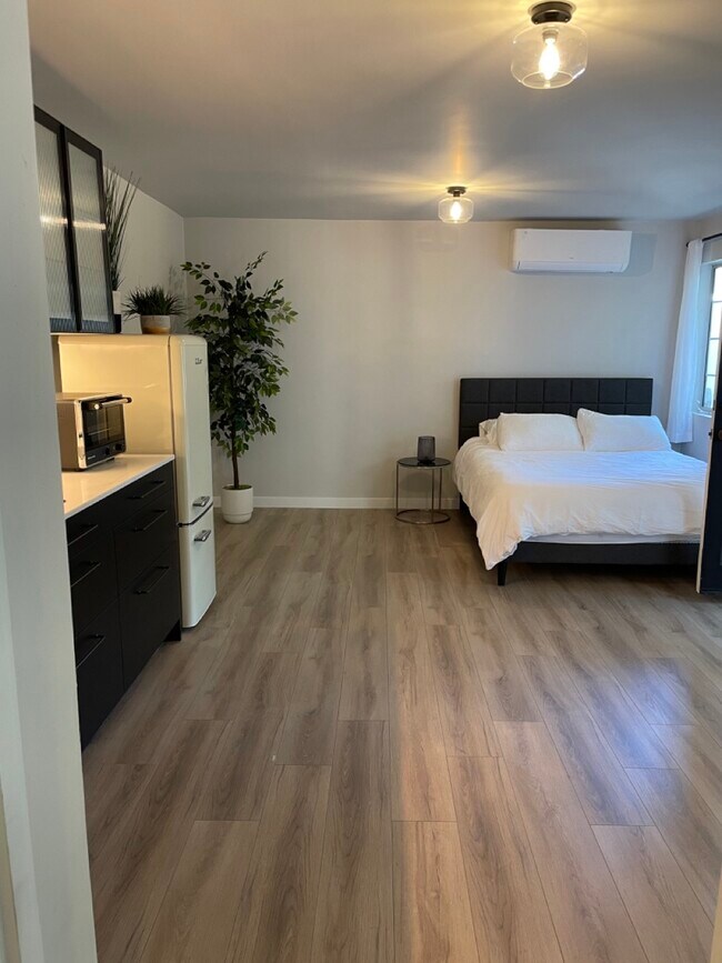 Building Photo - 2250 La Granada Dr