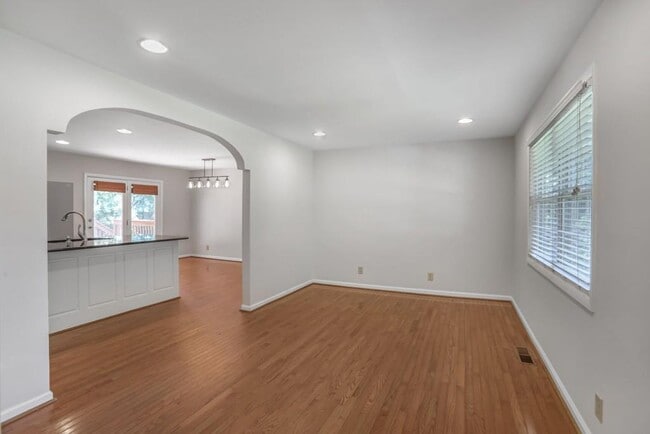 Building Photo - 3679 Donaldson Dr NE