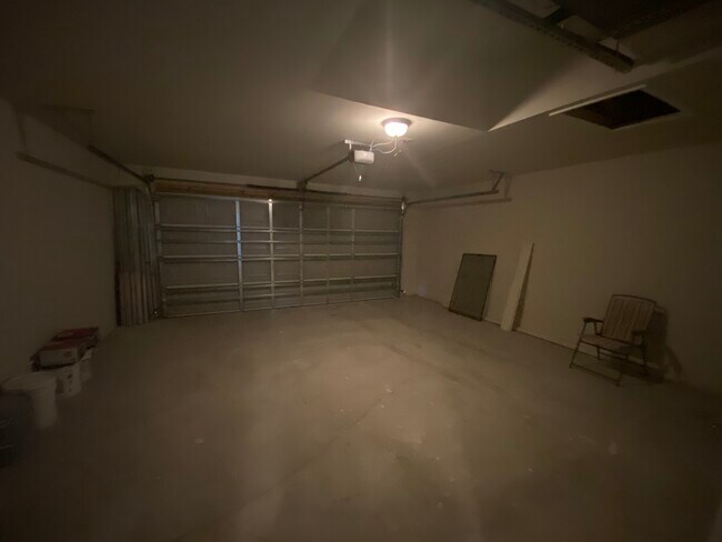 Building Photo - 29 SE 15th Ave