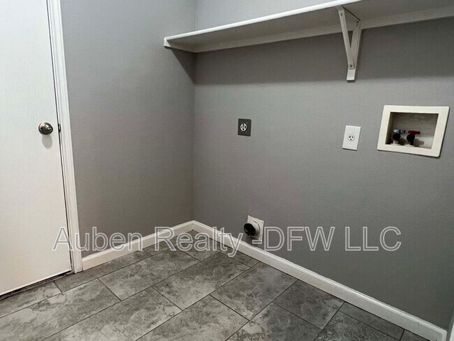 Building Photo - 3849 Irish Setter Dr