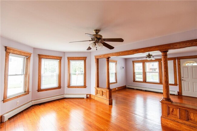 Building Photo - 455 Child St