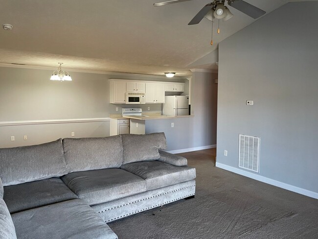 Building Photo - Two Bedroom Condo in Gated Community