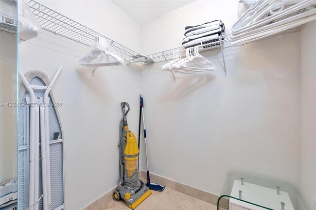 Building Photo - 6515 Collins Ave