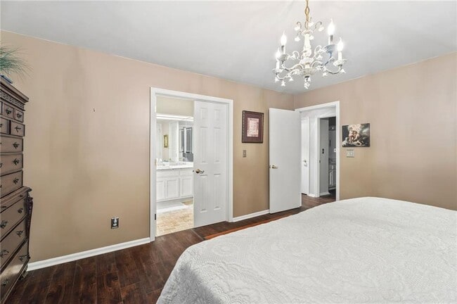 Building Photo - 4040 Summit Dr