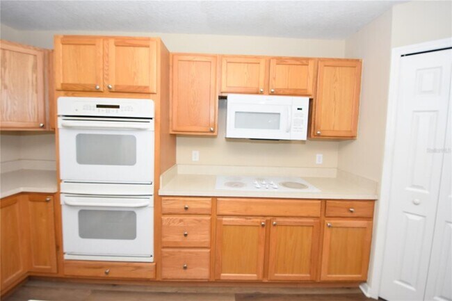 Building Photo - 37 Buttermill Dr
