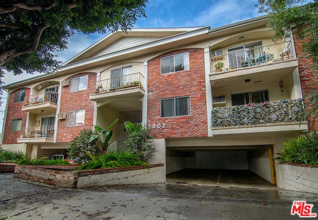 Building Photo - 2803 Arizona Ave