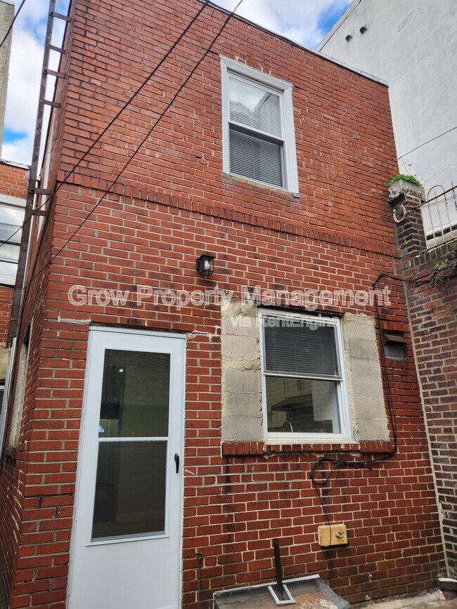 Building Photo - 1344 S 9th St