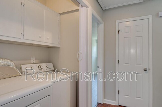 Building Photo - 2913 Running Creek Ln