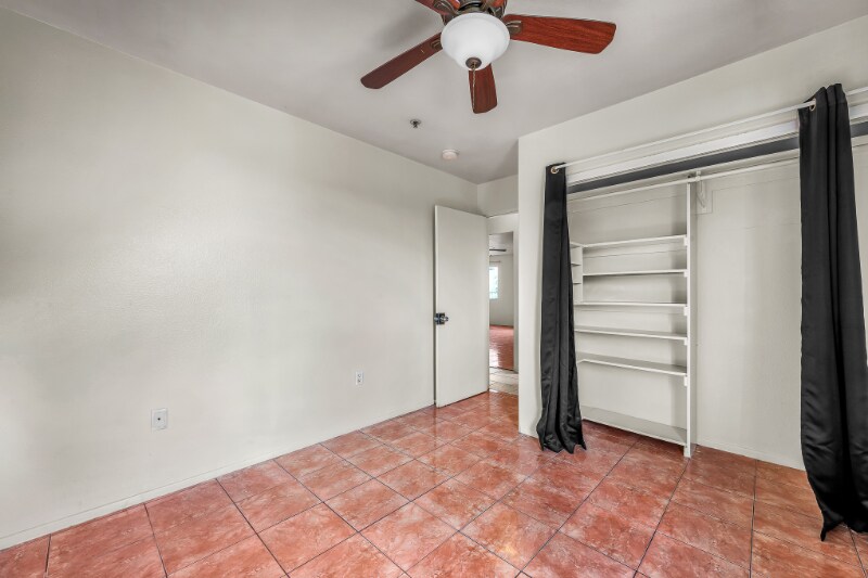 Building Photo - 5231 Huntington Dr