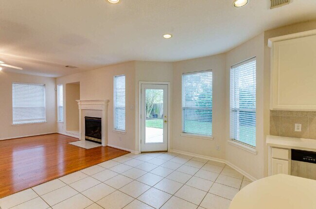 Building Photo - Spacious 5-Bedroom Home in Brazos Landing!