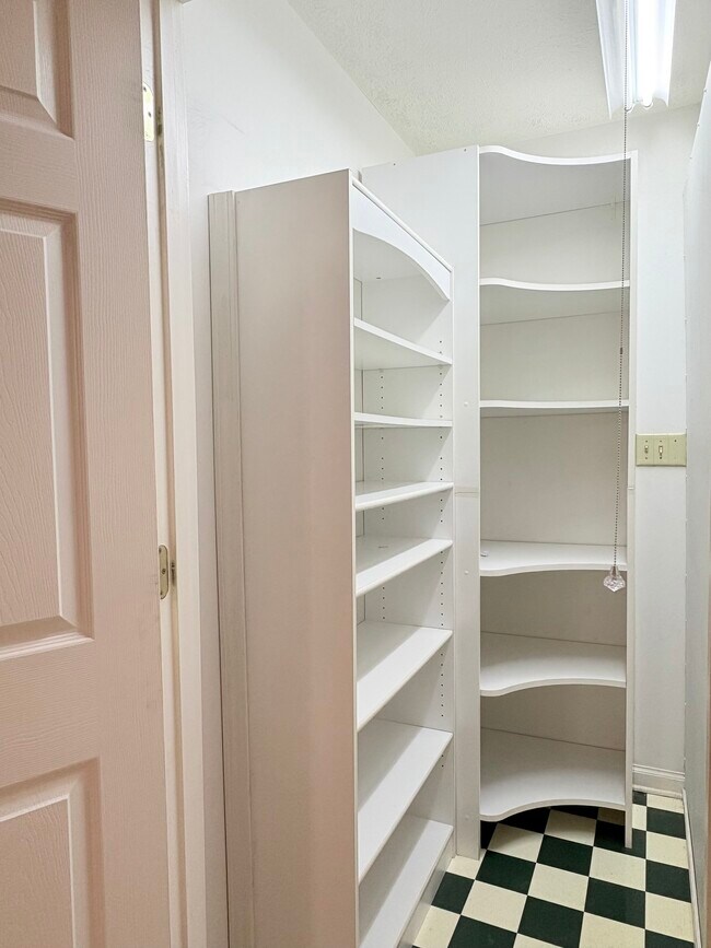 Building Photo - 11 Hightower Ct