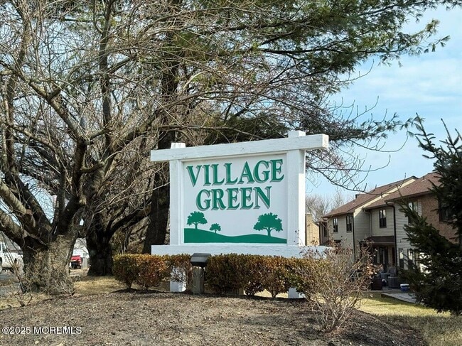 Building Photo - 169 Village Green Way