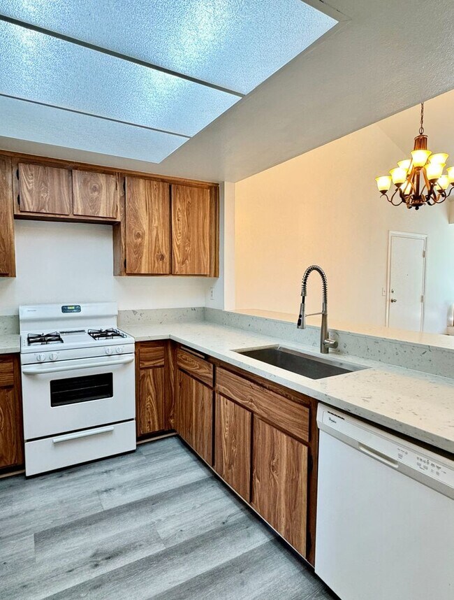 Building Photo - RENT SPECIAL!! $500 OFF SECOND MONTH RENT - Spacious 3 Bedroom 2 Bath Condo in Hawaiian Gardens