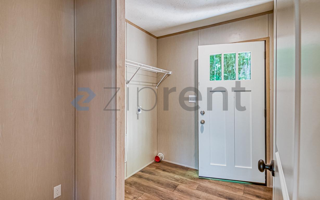 Building Photo - Unit