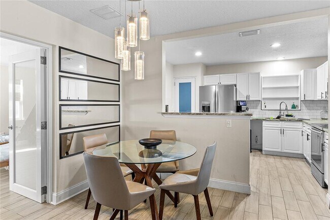 Building Photo - 1305 Fountainhead Dr