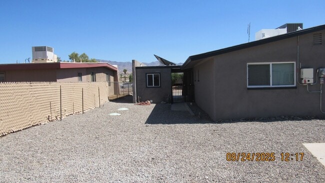 Building Photo - 3 bedroom 2 bathroom with Solar!!!!