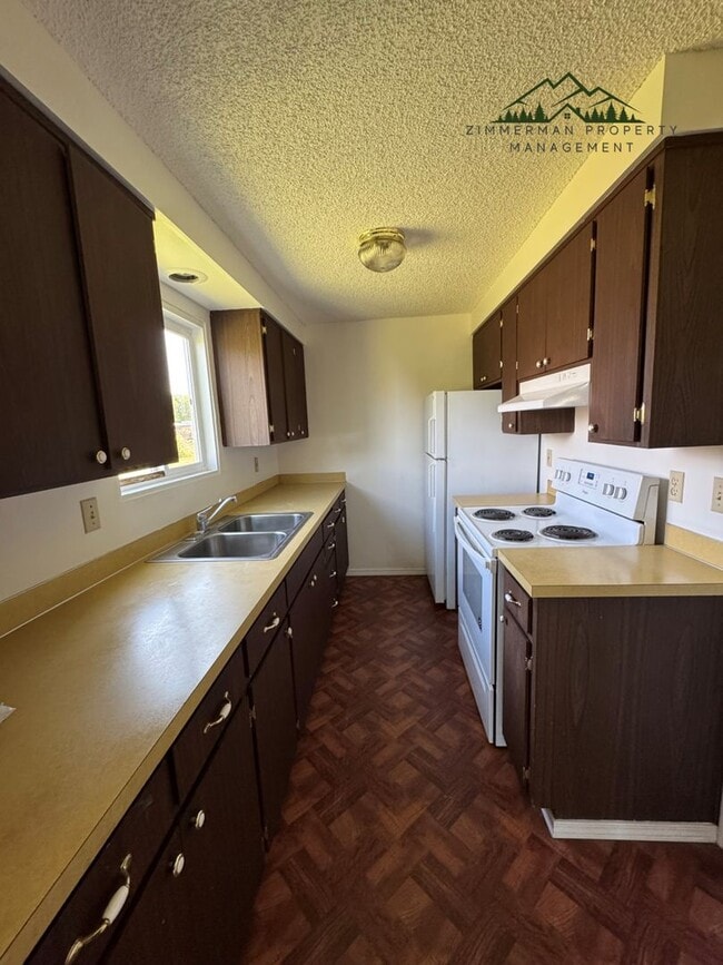 Building Photo - 2 Bedroom 1 Bath Duplex in Springfield