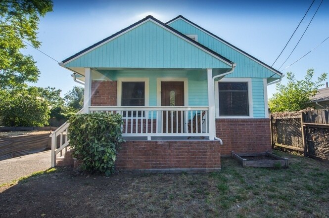 Building Photo - 5409 NE 16th Ave