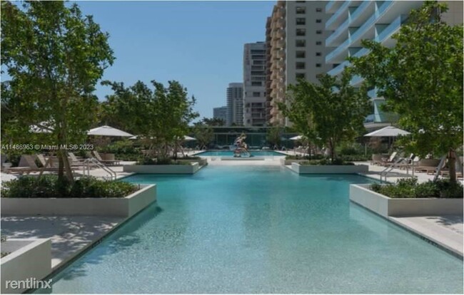 Building Photo - 2 br, 2.5 bath Condo - 10203 Collins Ave U...