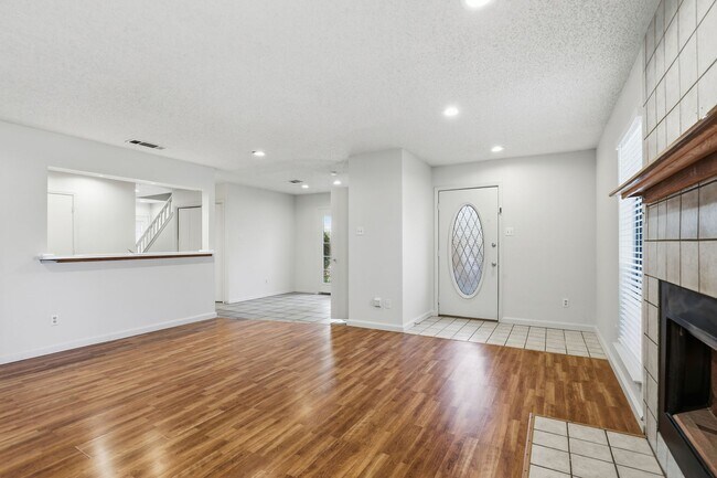 Building Photo - Grand in Grapevine