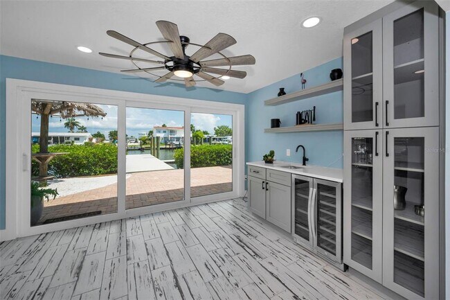 Building Photo - 17727 Long Point Dr