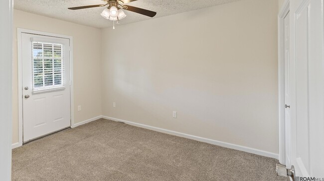 Building Photo - 40429 W Hernandez Ave