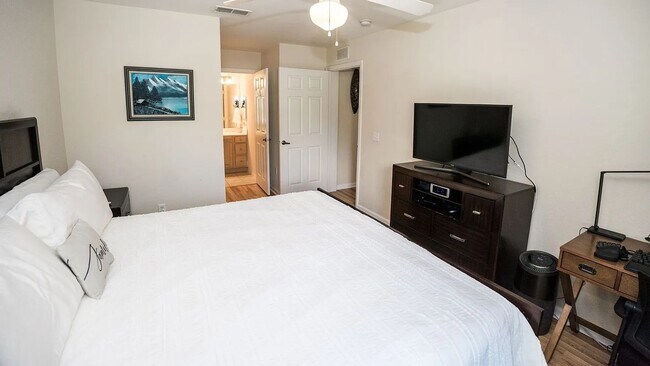 Building Photo - Charming 4BR Townhome in Panama City Beach