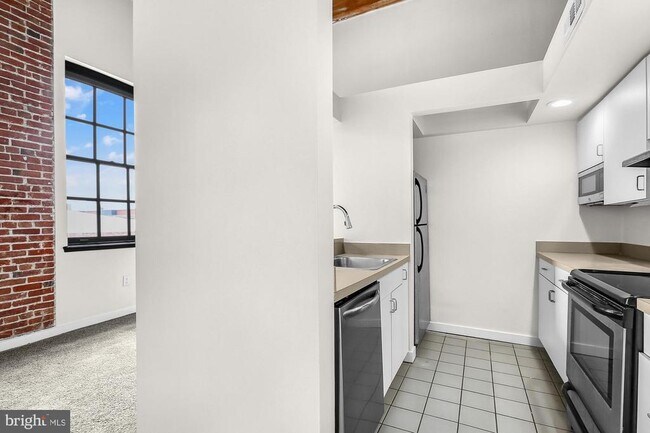 Building Photo - 303 Vine St