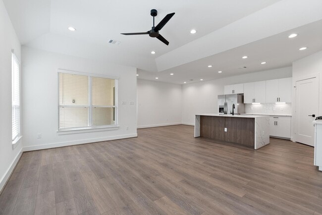 Building Photo - 2759 Sunny Briar Dr