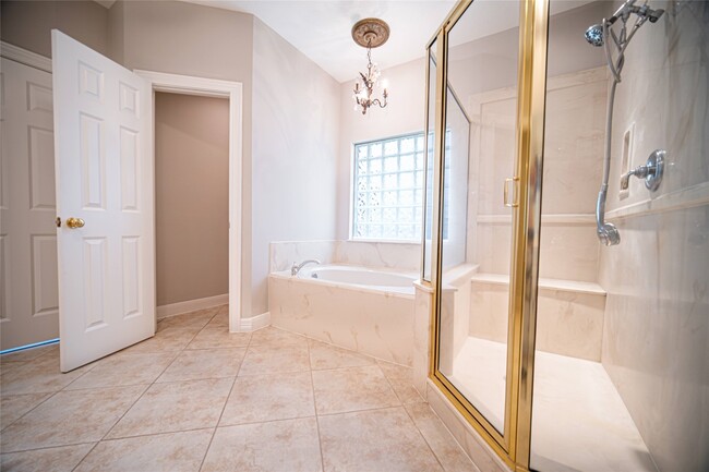 Building Photo - 4423 Lakeshore Forest Dr