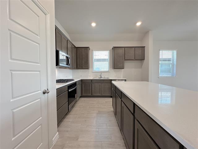 Building Photo - 808 Birdie Dr