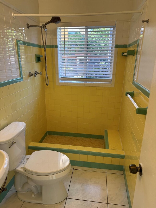 Building Photo - 1101 NE 17th Way