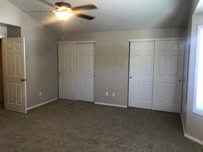 Building Photo - COMING SOON- Spacious Townhouse in Great C...