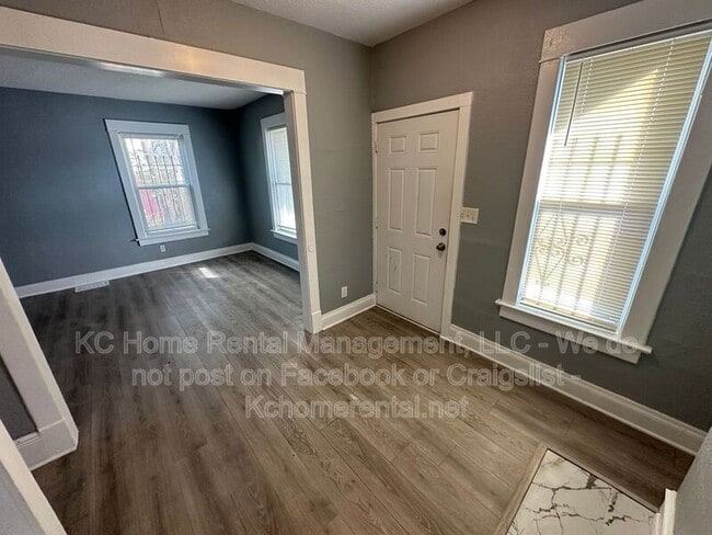 Building Photo - 2002 E 35th St