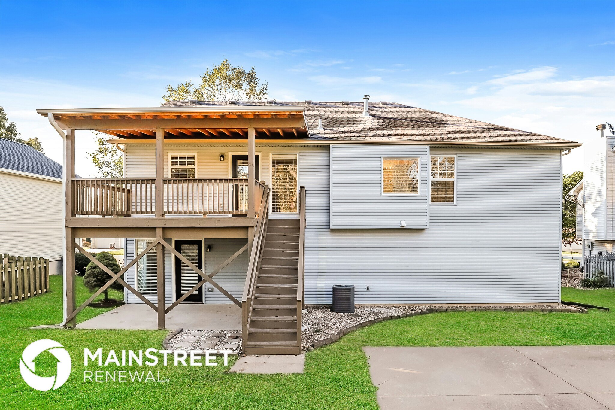 Building Photo - 10926 Rowland Ave