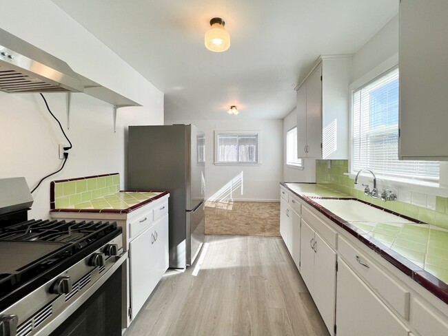 Building Photo - Charming 1 Bedroom, 1 Bath Rental in North...