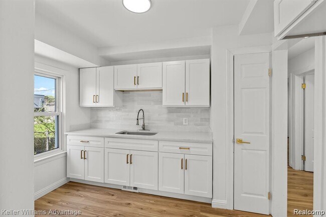 Building Photo - 20558 Oakfield Ave