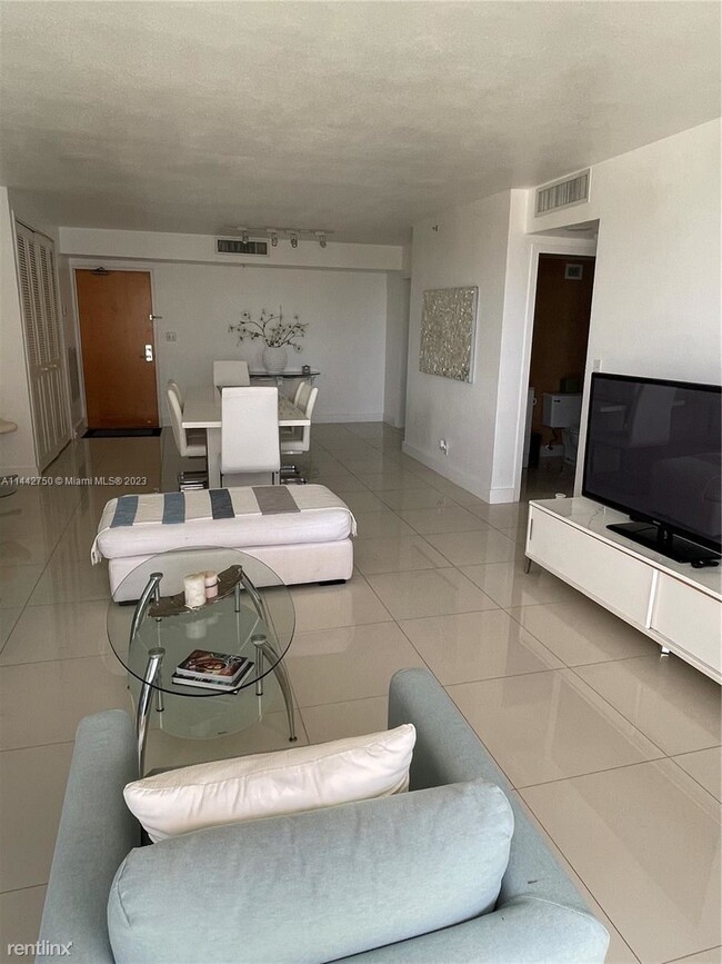 Building Photo - 1 br, 1 bath Condo - 9195 Collins Ave Apt ...