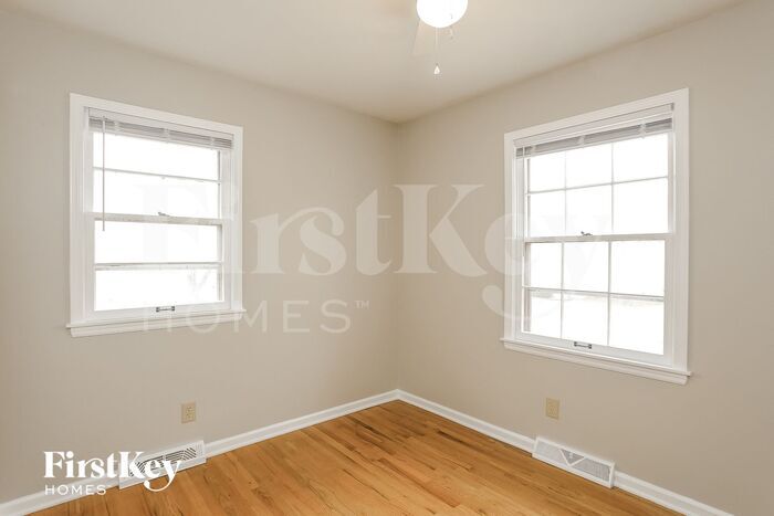 Building Photo - 7625 NW Milrey Dr