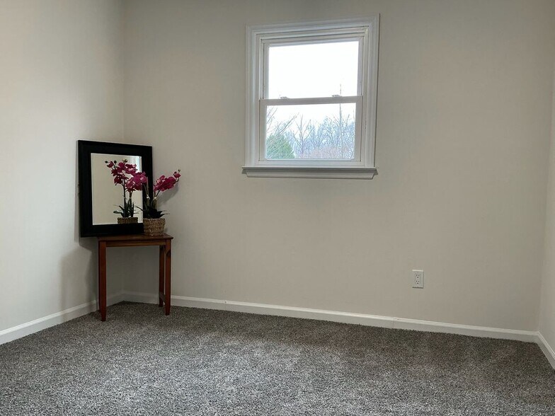 Building Photo - 4910 Pine Hall Rd