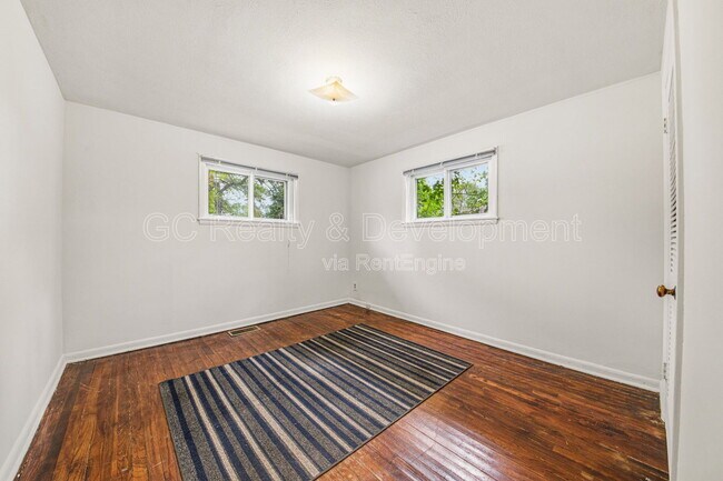 Building Photo - 907- 913 3rd Street