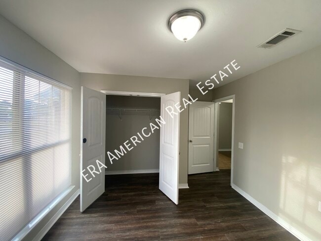 Building Photo - 2024 Bright Water Dr