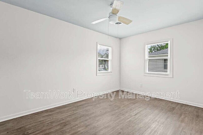 Building Photo - 3015 Azalea Dr
