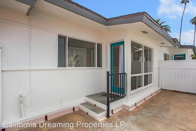 Building Photo - 520-524 Avenida Victoria