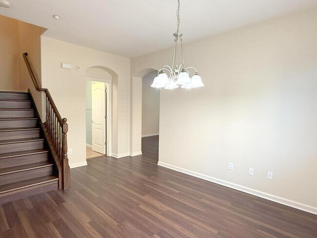 Building Photo - Modern End Unit Townhouse In Great Dublin ...