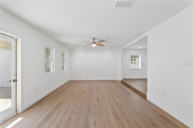 Building Photo - 4704 W Brookwood Dr